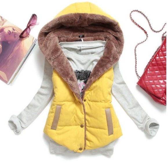 Jackets & Blazers - Yellow hooded lightweight vest sz M (runs small)
